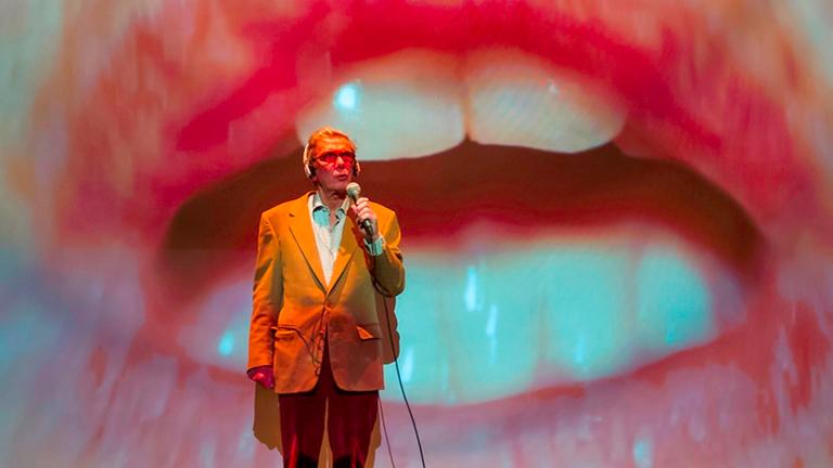 Schauspieler auf der Bühne in der Inszenierung »LIPPY« von Dead Centre, Regie: Ben Kidd/Bush Moukarzel Schauspieler auf der Bühne in der Inszenierung »LIPPY« von Dead Centre, Regie: Ben Kidd/Bush Moukarzel