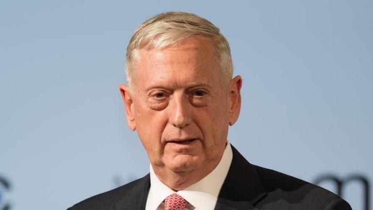 US-Verteidigungsminister James Mattis spricht am 17.02.2017 bei der Eröffnung der Münchner Sicherheitskonferenz im Bayerischen Hof in München (Bayern). Die Münchner Sicherheitskonferenz findet vom 17.02.-19.02.2017 in München statt. Foto: Matthias Balk/dpa | Verwendung weltweit