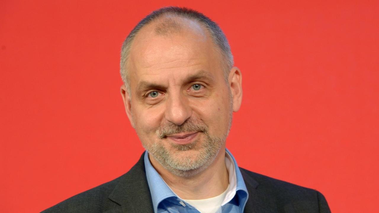 Der Landes- und Fraktionsvorsitzende der Linken von Sachsen, Rico Gebhardt, am 12.09.2015 auf dem 12. Landesparteitag der Linken in Neukieritzsch (Sachsen). Der Landes- und Fraktionsvorsitzende der Linken von Sachsen, Rico Gebhardt, am 12.09.2015 auf dem 12. Landesparteitag der Linken in Neukieritzsch (Sachsen).