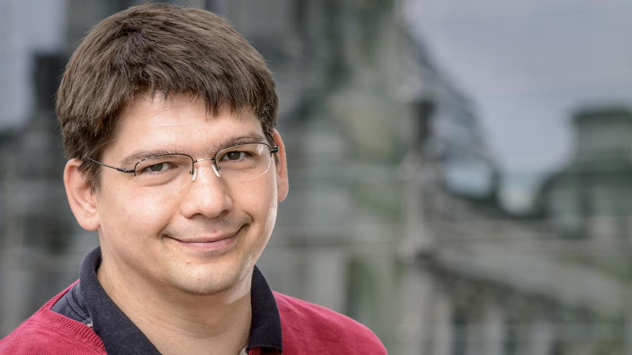 Falk Steiner ist Internet-Experte und arbeitet für das Hauptstadtstudio des Deutschlandradios Falk Steiner ist Internet-Experte und arbeitet für das Hauptstadtstudio des Deutschlandradios