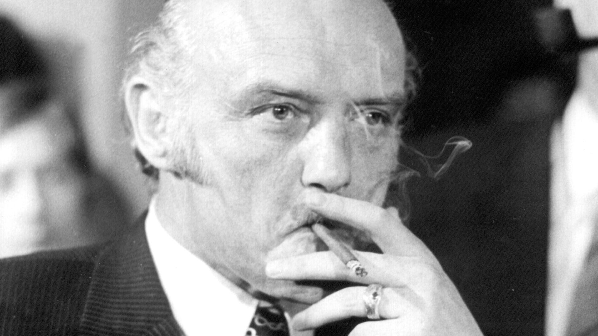 Der Landesvorsitzende der SPD in Schleswig-Holstein, Jochen Steffen, aufgenommen am Tag der schleswig-holsteinischen Landtagswahl am 25. April 1971 in Kiel. Der Landesvorsitzende der SPD in Schleswig-Holstein, Jochen Steffen, aufgenommen am Tag der schleswig-holsteinischen Landtagswahl am 25. April 1971 in Kiel.