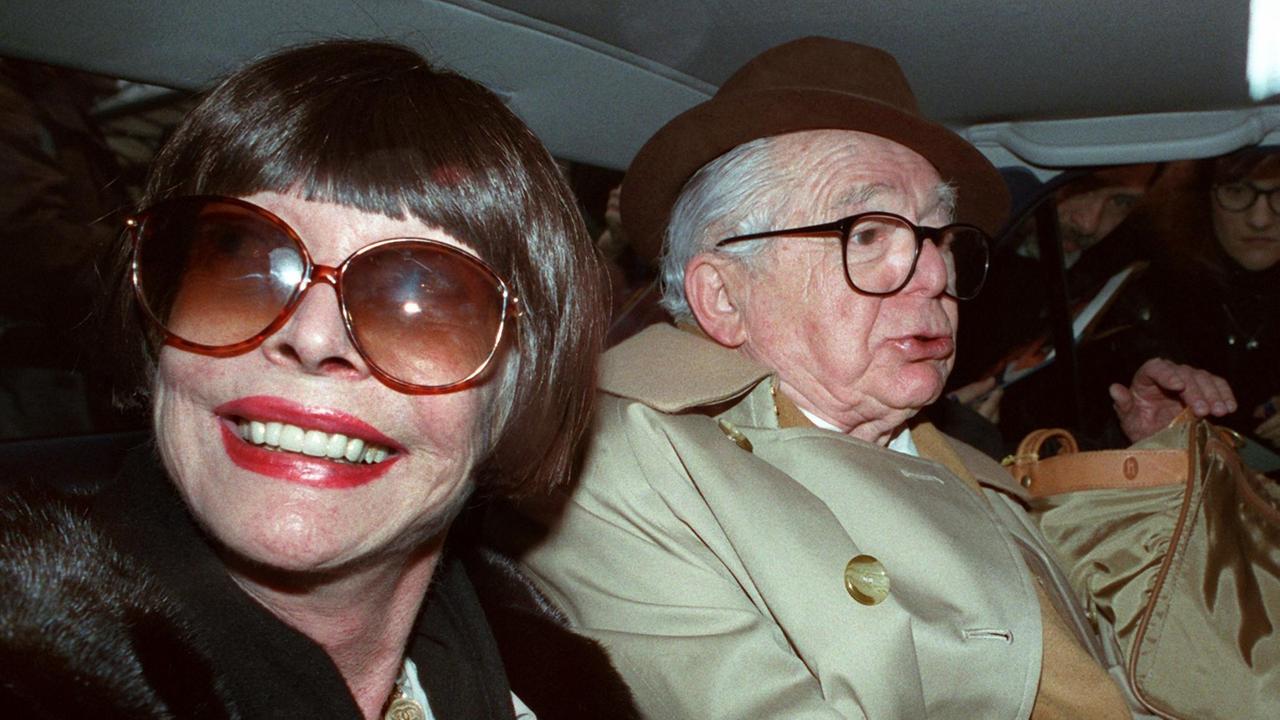 Der US-amerikanische Regisseur Billy Wilder am 16.2.1993 mit seiner Ehefrau Audrey in Berlin.