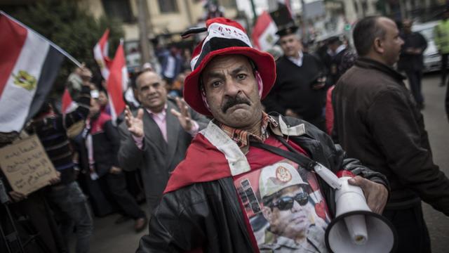 Ein Unterstützer von Ägyptens Präsident al-Sisi in Kairo (25.1.2016).