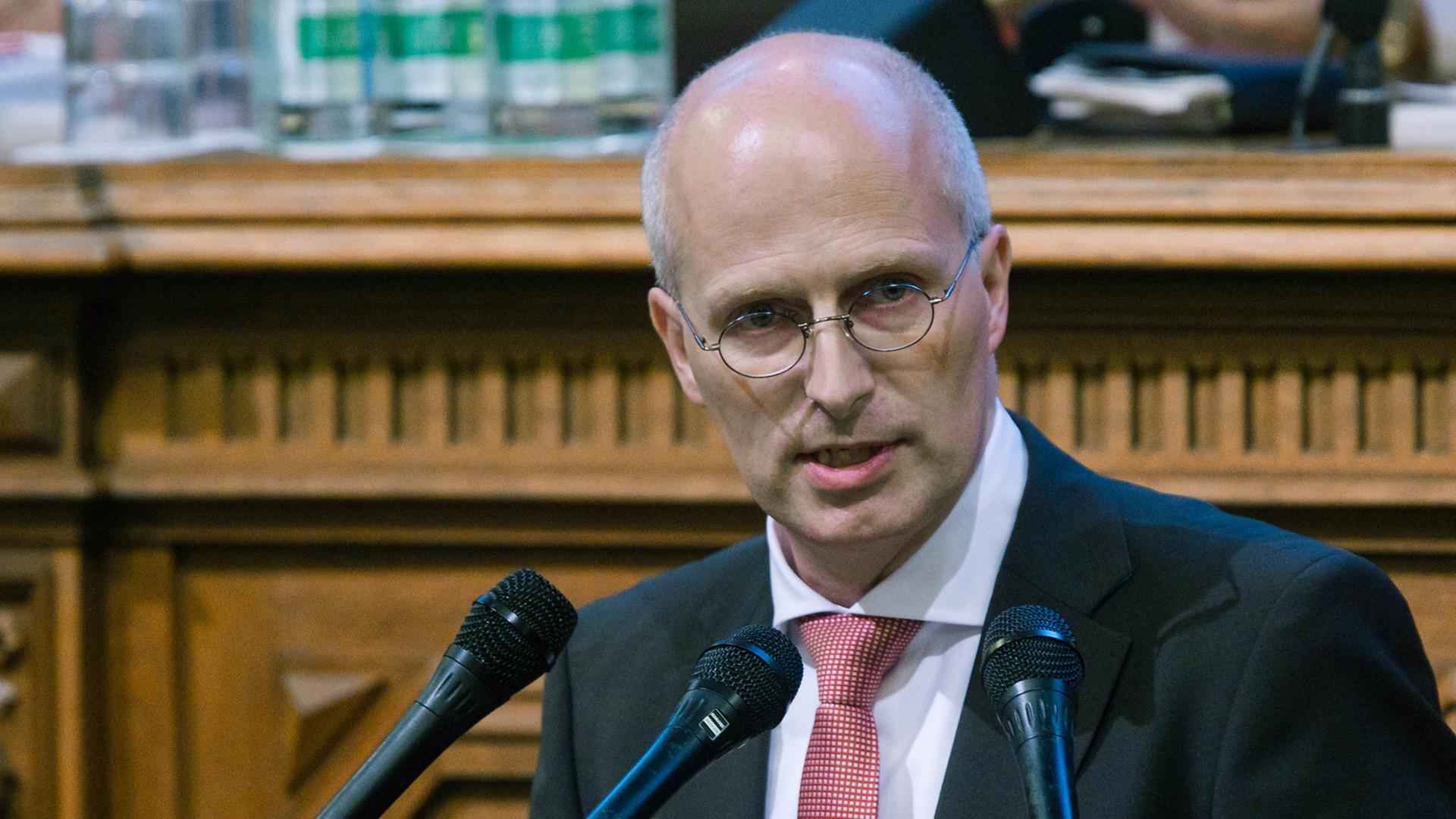 Peter Tschentscher (SPD), Finanzsenator in Hamburg, spricht in der Bürgerschaft Peter Tschentscher (SPD), Finanzsenator in Hamburg, spricht in der Bürgerschaft