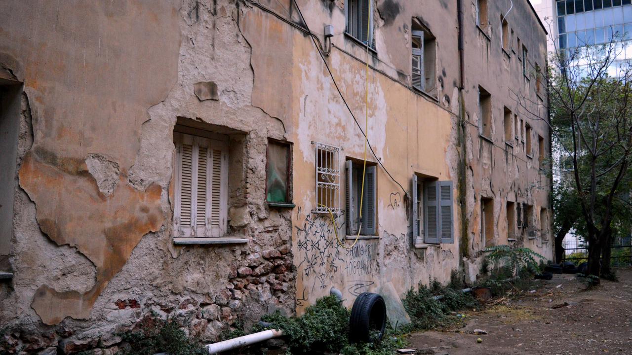 Das Viertel Prosfigyka wird seit Jahren vernachlässigt. Das Viertel Prosfigyka wird seit Jahren vernachlässigt.