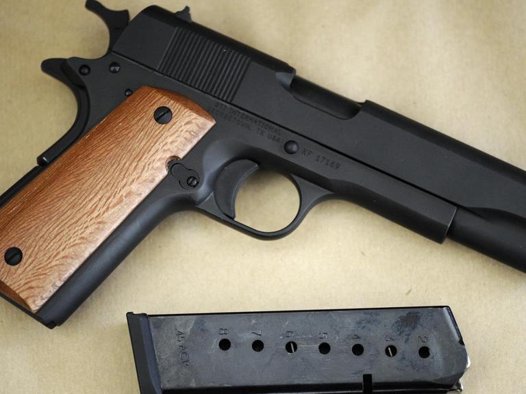 Eine Colt45-Handfeuerwaffe