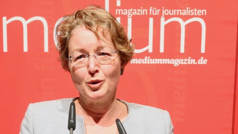 Annette Ramelsberger von der Süddeutschen Zeitung, 2014 in der Kategorie "Reporter" als Journalistin des Jahres ausgezeichnet. Annette Ramelsberger von der Süddeutschen Zeitung, 2014 in der Kategorie "Reporter" als Journalistin des Jahres ausgezeichnet.