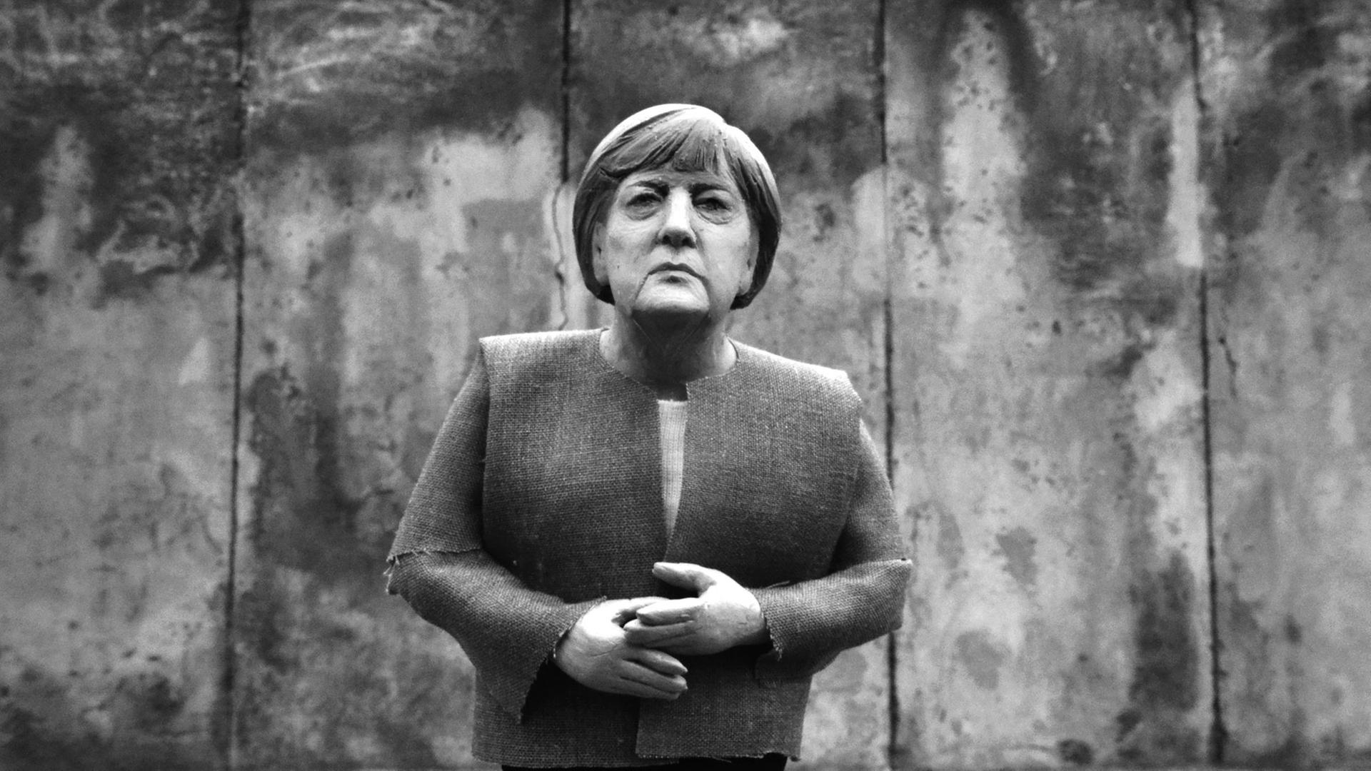 Angela Merkel aus Knetmasse von der Künstlerin "Karlotta Knetkowski". Die "Echtzeit" interviewt die Künstlerin.