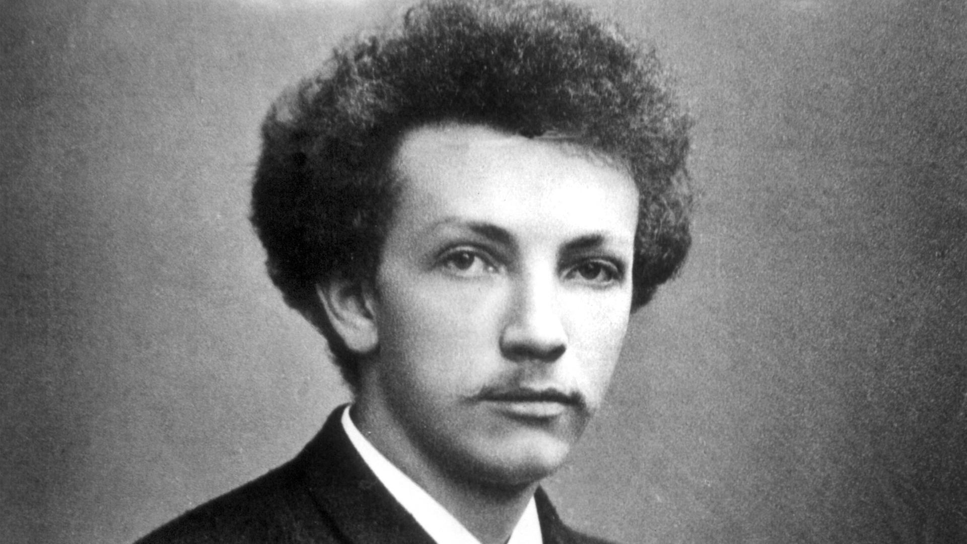Der Komponist (u.a. "Der Rosenkavalier") und Dirigent Richard Strauss im Jahr 1888 als Student. Er wurde am 11. Juni 1864 in München geboren und ist am 8. September 1949 in Garmisch-Partenkirchen gestorben. +++(c) dpa - Report+++ Der Komponist (u.a. "Der Rosenkavalier") und Dirigent Richard Strauss im Jahr 1888 als Student. Er wurde am 11. Juni 1864 in München geboren und ist am 8. September 1949 in Garmisch-Partenkirchen gestorben. +++(c) dpa - Report+++
