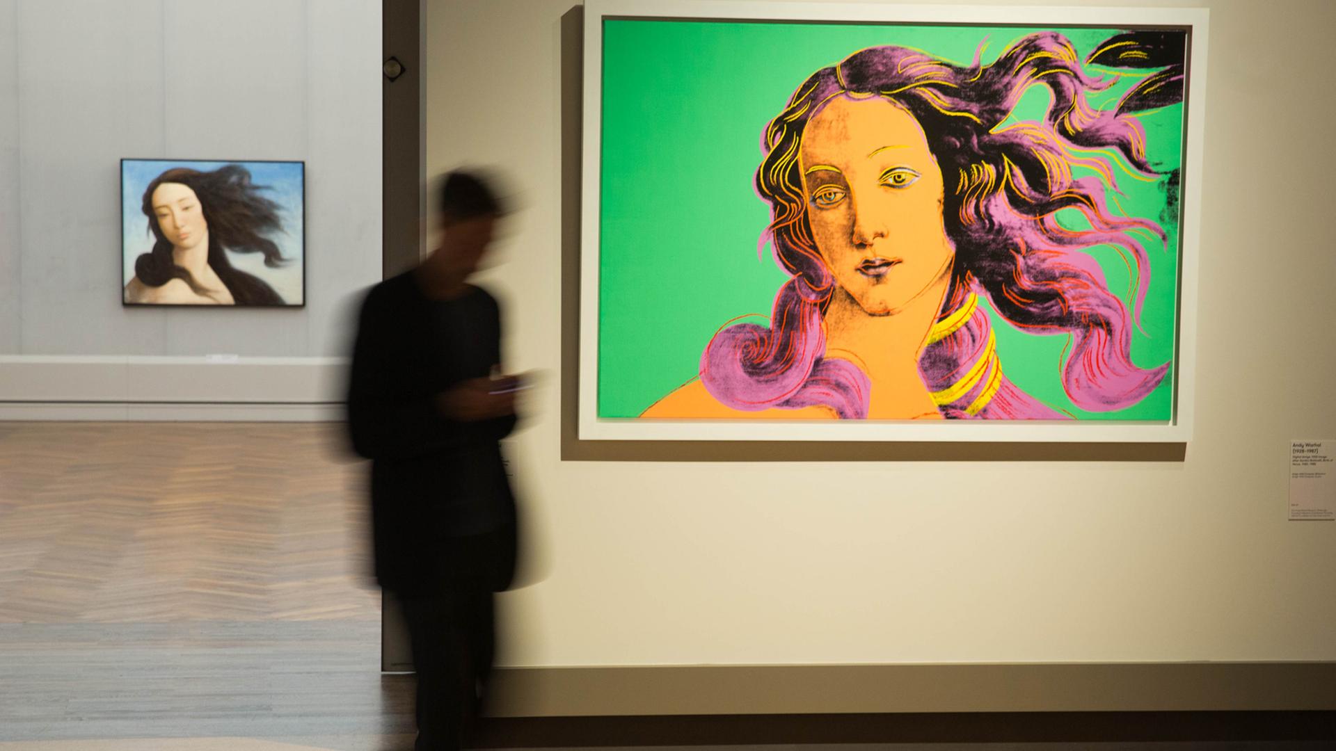 Die Werke Venus von Yin Xin (l.) und von Andy Warhol in der Ausstellung "The Botticelli Renaissance" in der Gemäldegalerie in Berlin. Die Ausstellung kann vom 24. September 2015 bis zum 24. Januar 2016 besichtigt werden. Die Werke Venus von Yin Xin (l.) und von Andy Warhol in der Ausstellung "The Botticelli Renaissance" in der Gemäldegalerie in Berlin. Die Ausstellung kann vom 24. September 2015 bis zum 24. Januar 2016 besichtigt werden.