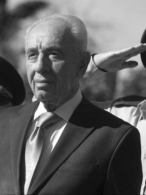 Der langjährige israelische Spitzenpolitiker Shimon Peres ist im Alter von 93 Jahren gestorben.