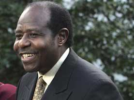 Paul Rusesabagina bei einer Pressekonferenz im Weißen Haus, 17.2.2005 Paul Rusesabagina bei einer Pressekonferenz im Weißen Haus, 17.2.2005