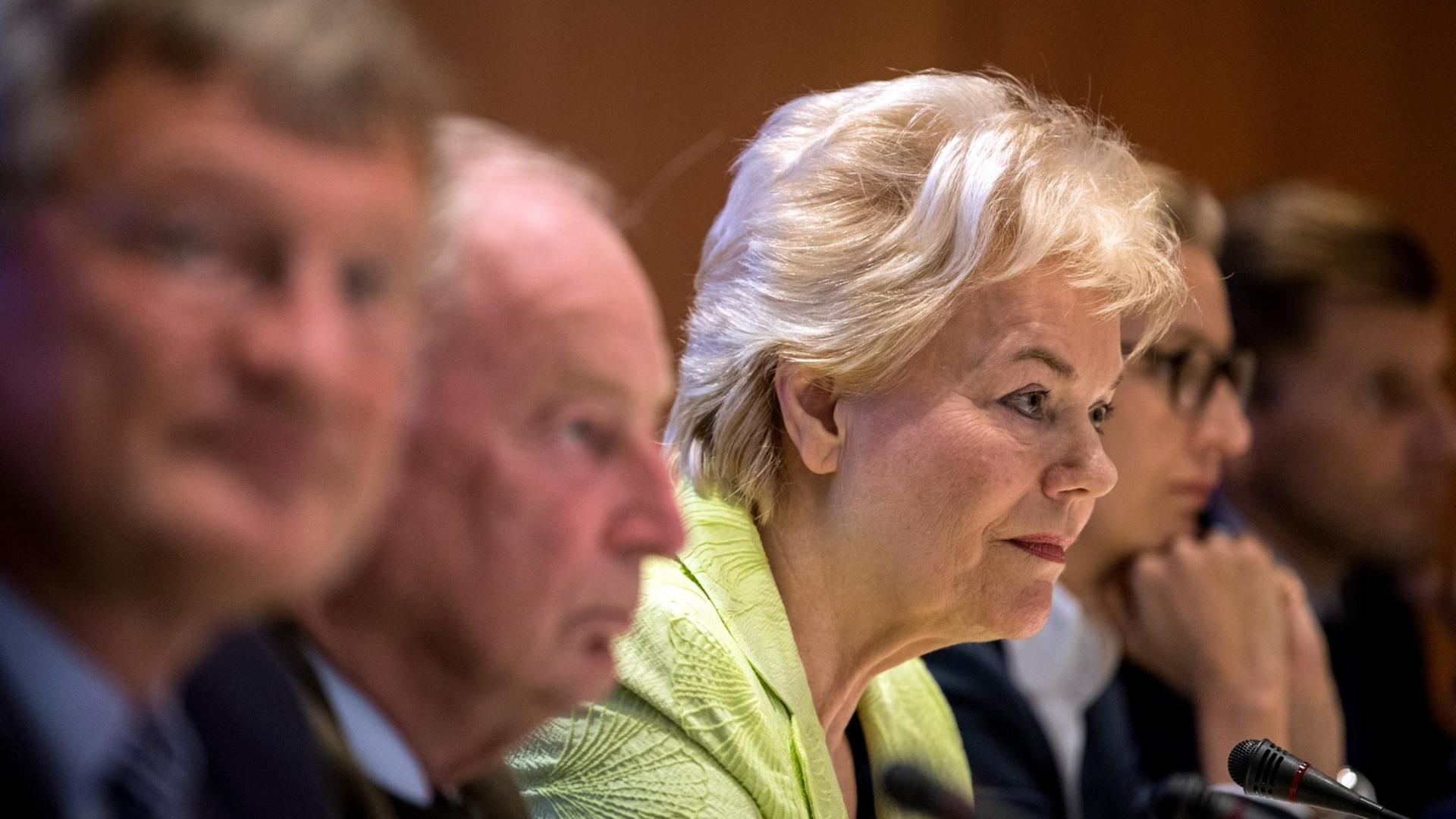 Jörg Meuthen (l-r), Bundessprecher der AfD, Alexander Gauland, AfD-Spitzenkandidat für die Bundestagswahl 2017, Erika Steinbach (parteilos), Mitglied des Bundestages, und Alice Weidel, AfD-Spitzenkandidatin für die Bundestagswahl 2017, nehmen während einer Wahlkampfveranstaltung im Congresscentrum in Pforzheim an einer Pressekonferenz teil. Jörg Meuthen (l-r), Bundessprecher der AfD, Alexander Gauland, AfD-Spitzenkandidat für die Bundestagswahl 2017, Erika Steinbach (parteilos), Mitglied des Bundestages, und Alice Weidel, AfD-Spitzenkandidatin für die Bundestagswahl 2017, nehmen während einer Wahlkampfveranstaltung im Congresscentrum in Pforzheim an einer Pressekonferenz teil.