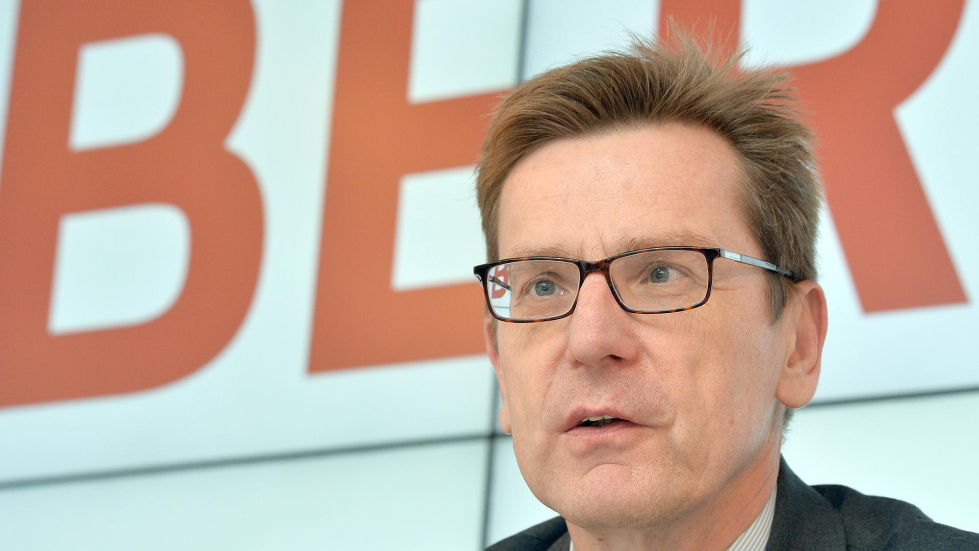 Karsten Mühlenfeld ist neuer Chef des Hauptstadtflughafens Berlin Brandenburg. Karsten Mühlenfeld ist neuer Chef des Hauptstadtflughafens Berlin Brandenburg.