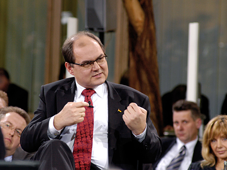 Christian Schmidt, Staatssekretär im Bundesministerium für Verteidigung)Christian Schmidt, Staatssekretär im Bundesministerium für Verteidigung Christian Schmidt, Staatssekretär im Bundesministerium für Verteidigung)Christian Schmidt, Staatssekretär im Bundesministerium für Verteidigung
