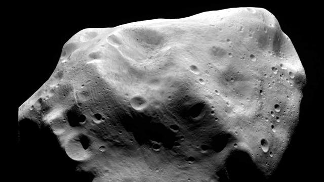 Goldschmidts Asteroid Lutetia wurde 2010 von der Kometensonde Rosetta im Vorbeiflug fotografiert.