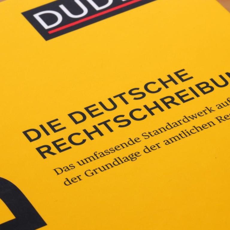 Die 28. Auflage des Duden, erschienen am 12. August 2020.