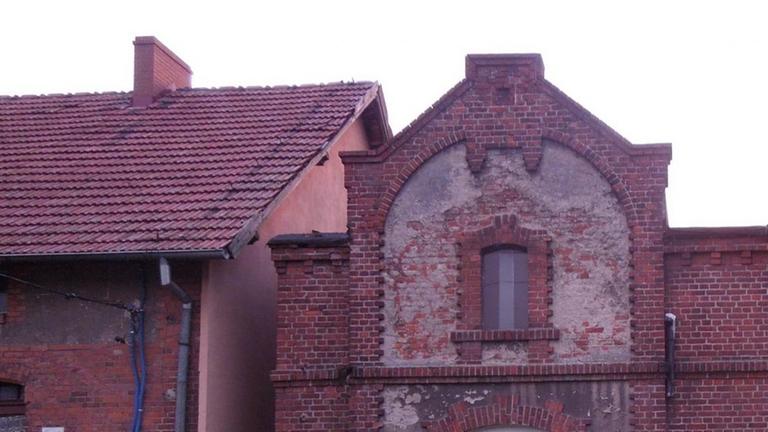 Ein Backsteinhaus, welches zum Verkauf steht. Ein Backsteinhaus, welches zum Verkauf steht.