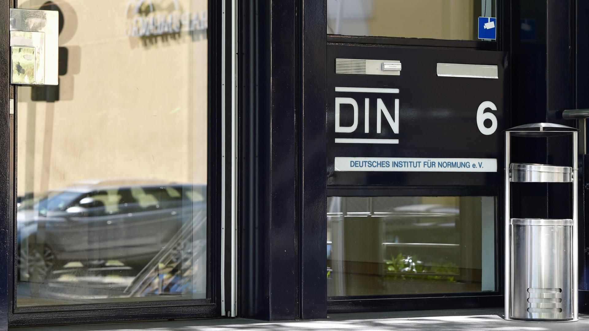 Sitz des Deutschen Institutes für Normung in der Burggrafenstraße am DIN-Platz in Berlin-Tiergarten Sitz des Deutschen Institutes für Normung in der Burggrafenstraße am DIN-Platz in Berlin-Tiergarten