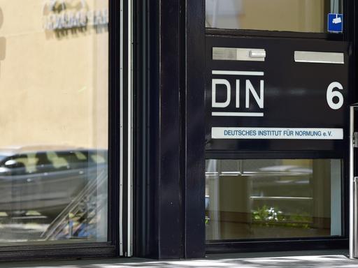 Sitz des Deutschen Institutes für Normung in der Burggrafenstraße am DIN-Platz in Berlin-Tiergarten