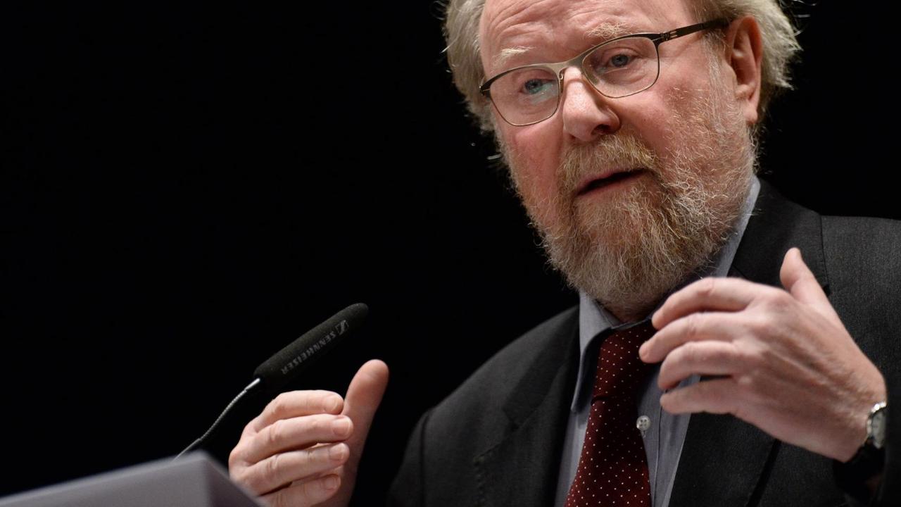 Wolfgang Thierse bei einer Rede Wolfgang Thierse bei einer Rede