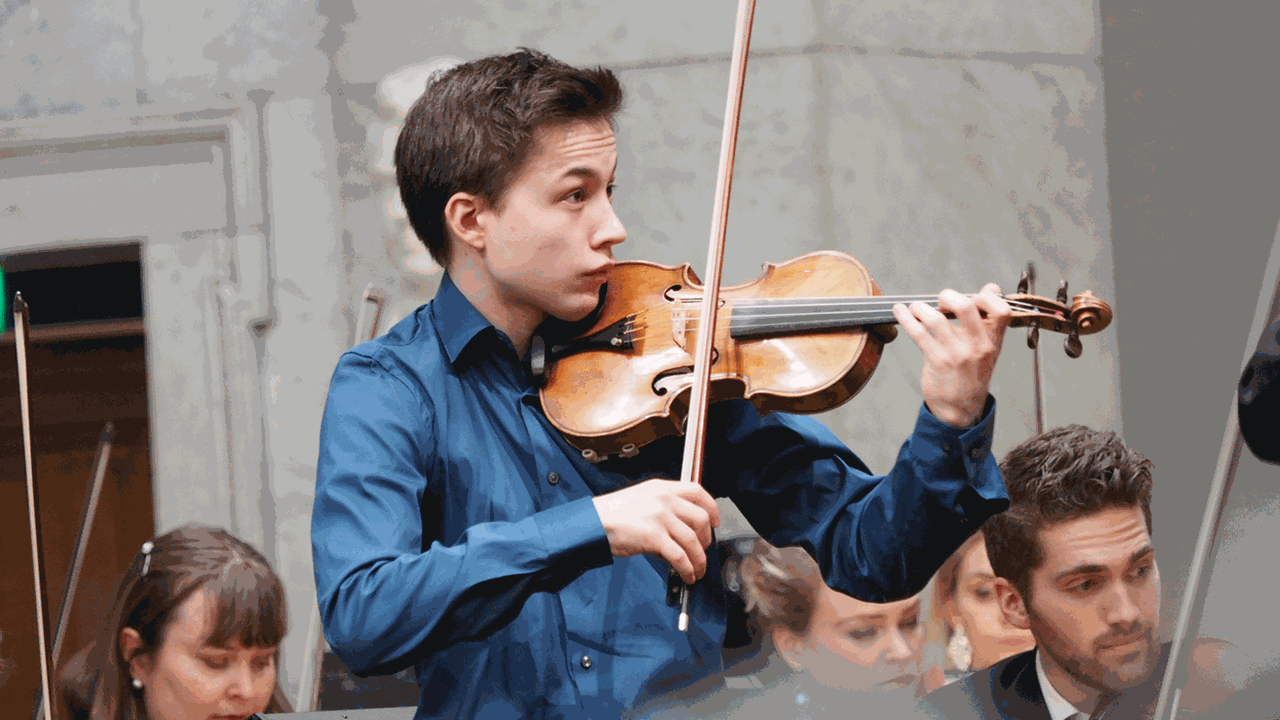 Der Geiger Johan Delane in einem Konzert des Norwegischen Rundfunk-Sinfonieorchesters in der Aula der Universität Oslo am 13.2.20 Der Geiger Johan Delane in einem Konzert des Norwegischen Rundfunk-Sinfonieorchesters in der Aula der Universität Oslo am 13.2.20