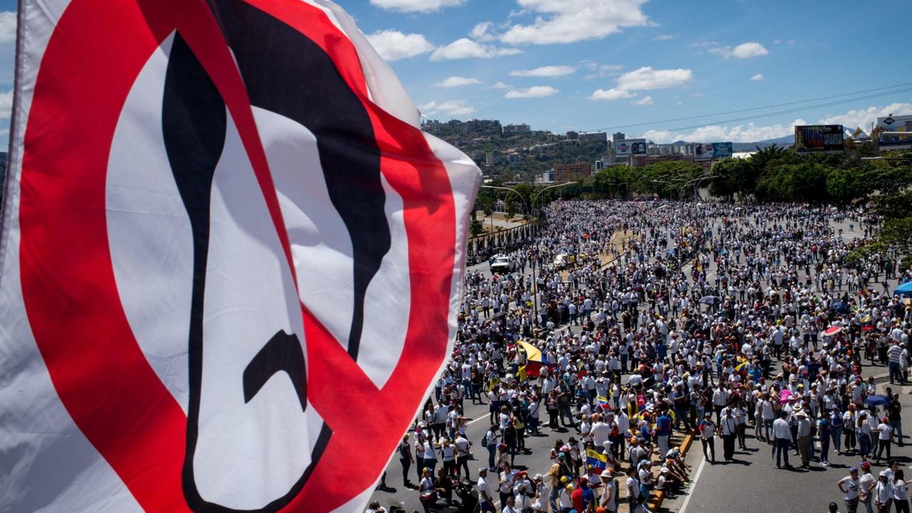 Proteste in Venezuela im Februar gegen Staatschef Maduro. Proteste in Venezuela im Februar gegen Staatschef Maduro.