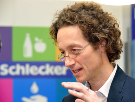 Das Ende einer Familiendynastie: Lars Schlecker ist in der Geschäftsführung der insolvente Drogeriekette "Schlecker" tätig Das Ende einer Familiendynastie: Lars Schlecker ist in der Geschäftsführung der insolvente Drogeriekette "Schlecker" tätig