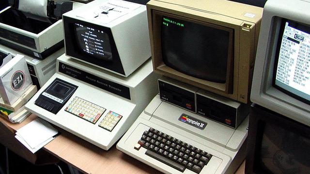 Jugendträume der 80er Jahre: win "Commodore PET" und ein "Apple II"