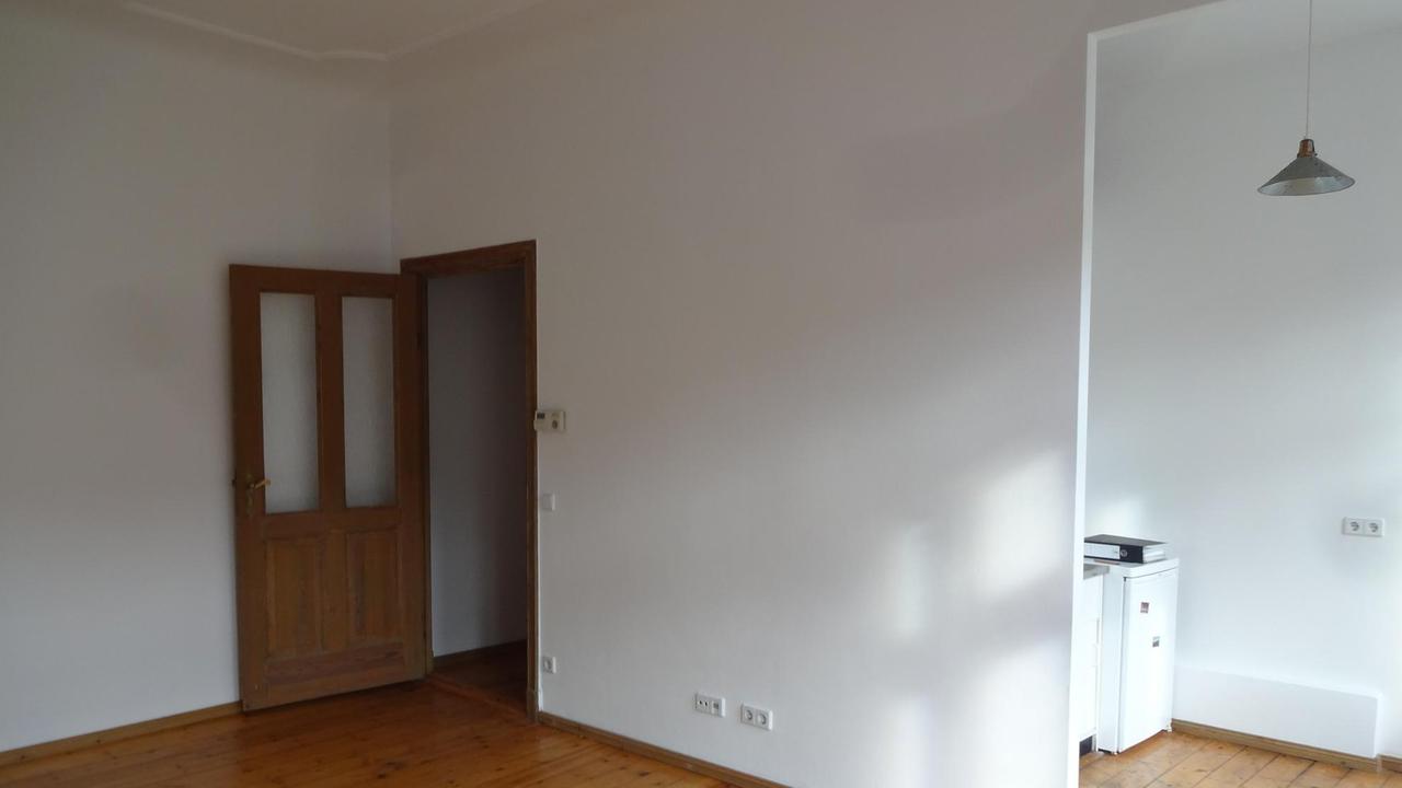 Blick in ein leergeräumtes Zimmer Blick in ein leergeräumtes Zimmer