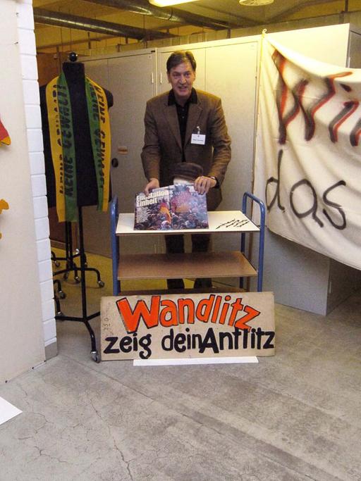 Blick auf Transparente, die von DDR-Bürgern auf Demonstrationen zur Wendezeit mitgeführt wurden, aufgenommen im Deutschen Historischen Museum in Berlin