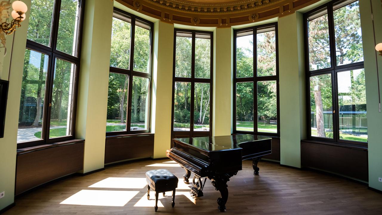 Ein Flügel steht im Haus Wahnfried in Bayreuth. Das Museum wird am 26. Juli 2015 nach längeren Bau- und Renovierungsmaßnahmen wieder geöffnet.