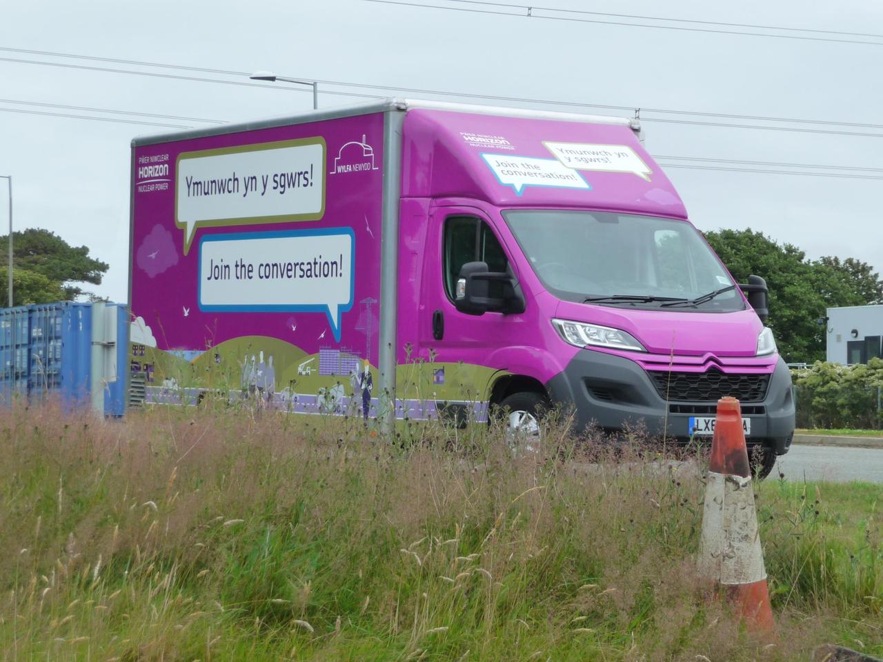 Ein Lieferwagen der Firma Horizon in Anglesey, die das Atomkraftwerk Wylfa betreibt. Horizon engagiert sich vor Ort in Schulen und Hochschulen, um Kinder und junge Menschen stärker für technische Themen zu interessieren. September 2017 Ein Lieferwagen der Firma Horizon in Anglesey, die das Atomkraftwerk Wylfa betreibt. Horizon engagiert sich vor Ort in Schulen und Hochschulen, um Kinder und junge Menschen stärker für technische Themen zu interessieren. September 2017