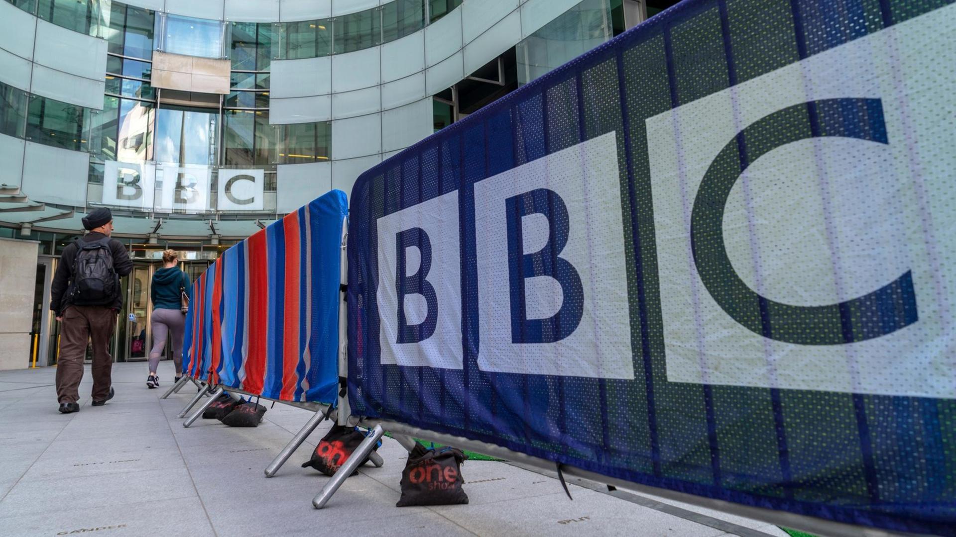 Das Foto zeigt das Broadcasting House in London, seit 2013 der Hauptsitz der British Broadcasting Corporation (BBC). Das Foto zeigt das Broadcasting House in London, seit 2013 der Hauptsitz der British Broadcasting Corporation (BBC).