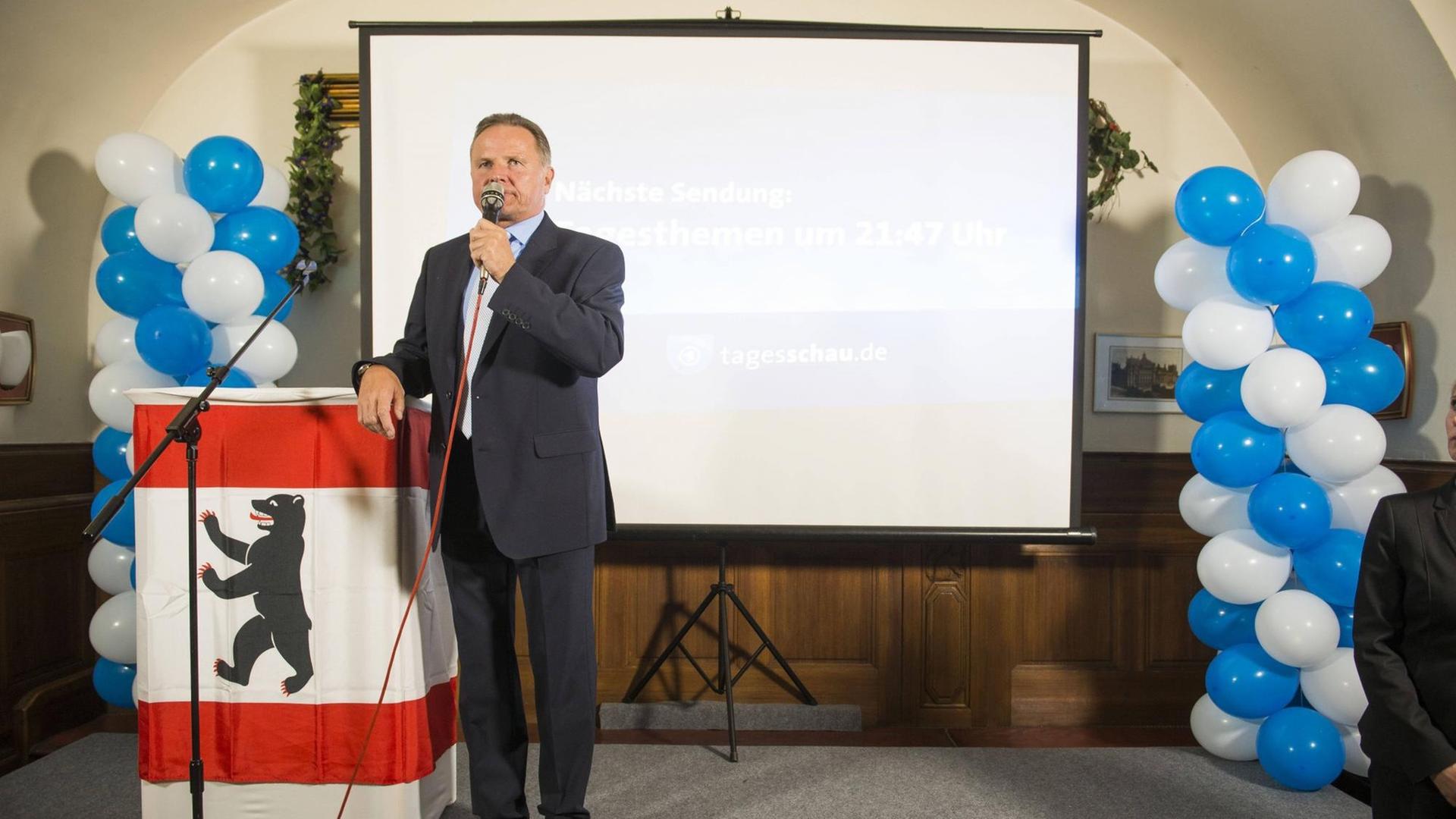 Georg Pazderski bei der Wahlparty nach der Wahl zum Berliner Abgeordnetenhaus im Jahr 2016. Georg Pazderski bei der Wahlparty nach der Wahl zum Berliner Abgeordnetenhaus im Jahr 2016.