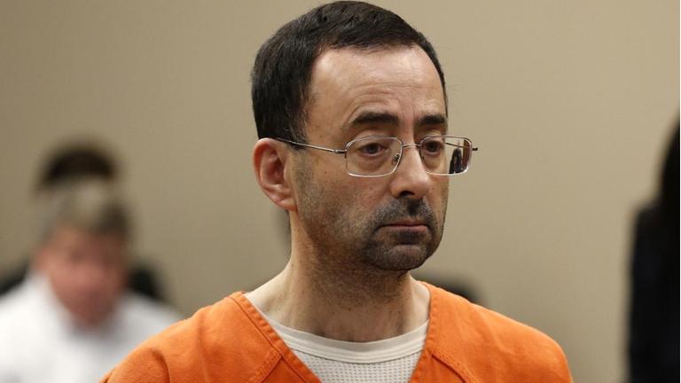 Der ehemalige Arzt der US-Turnerinnen, Larry Nassar, steht wegen sexuellem Missbrauch und anderen Delikten vor Gericht. Der ehemalige Arzt der US-Turnerinnen, Larry Nassar, steht wegen sexuellem Missbrauch und anderen Delikten vor Gericht.