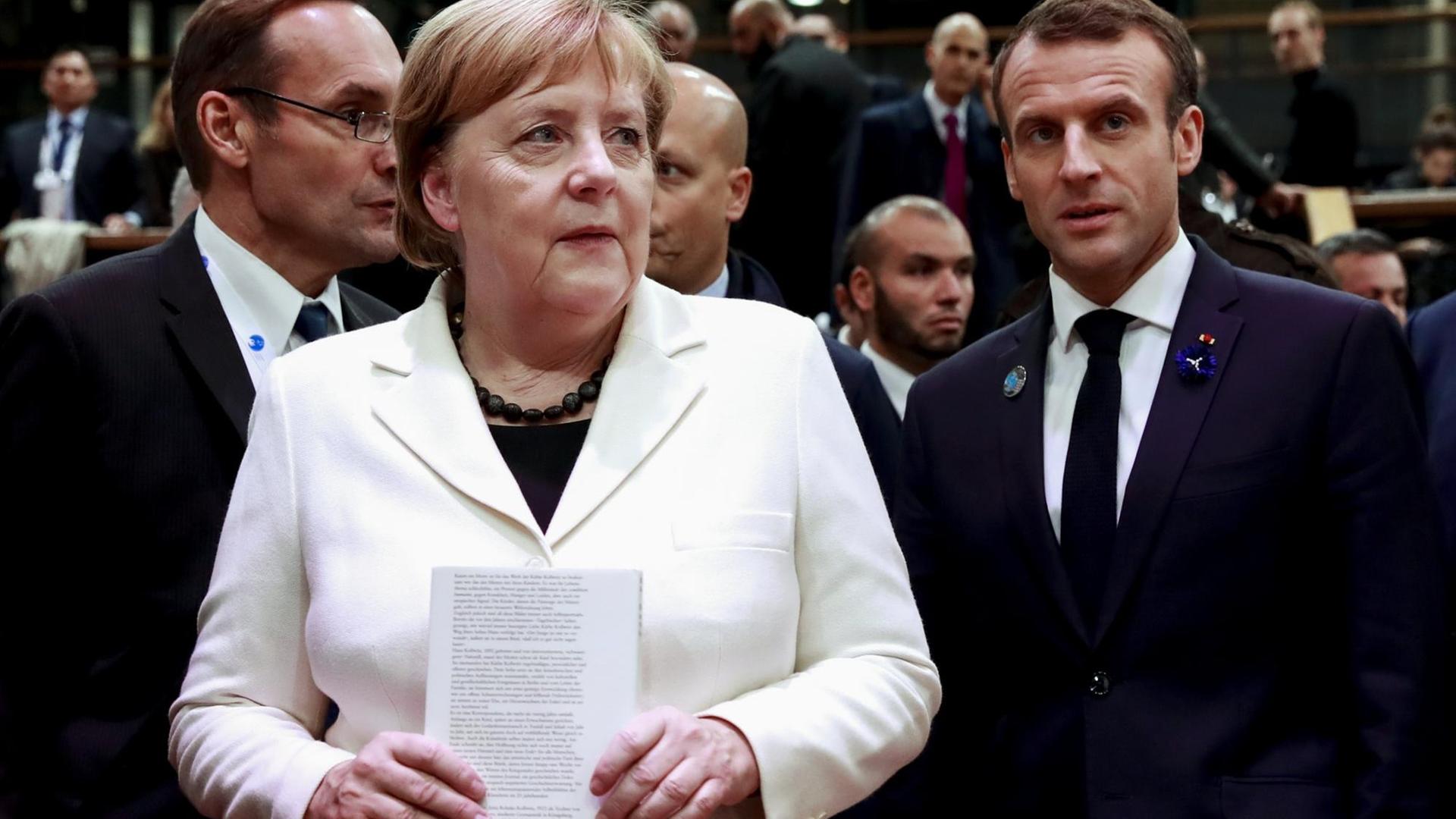 Angela Merkel neben Emmanuel Macron. Angela Merkel neben Emmanuel Macron.
