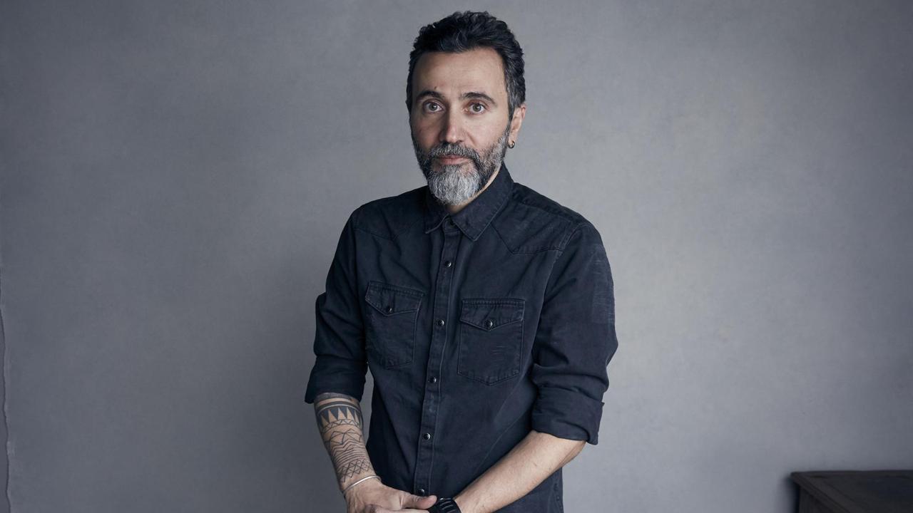 Der Regisseur Talal Derki, aufgenommen am Rande des Sundance Filmfestivals. Dort hat Derki seinen Film "Of Fathers and Sons" vorstellt. Der Regisseur Talal Derki, aufgenommen am Rande des Sundance Filmfestivals. Dort hat Derki seinen Film "Of Fathers and Sons" vorstellt.