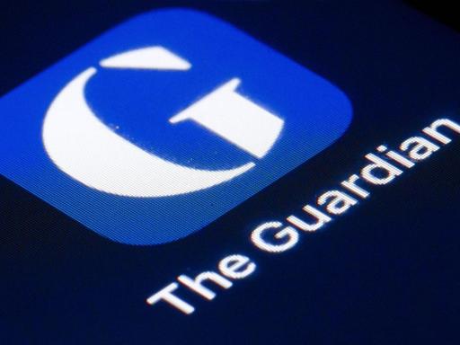 Das Logo der britischen Tageszeitung The Guardian ist auf dem Display eines Smartphone zu sehen.