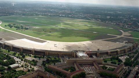  Luftaufnahme vom Berliner Flughafen Tempelhof. 