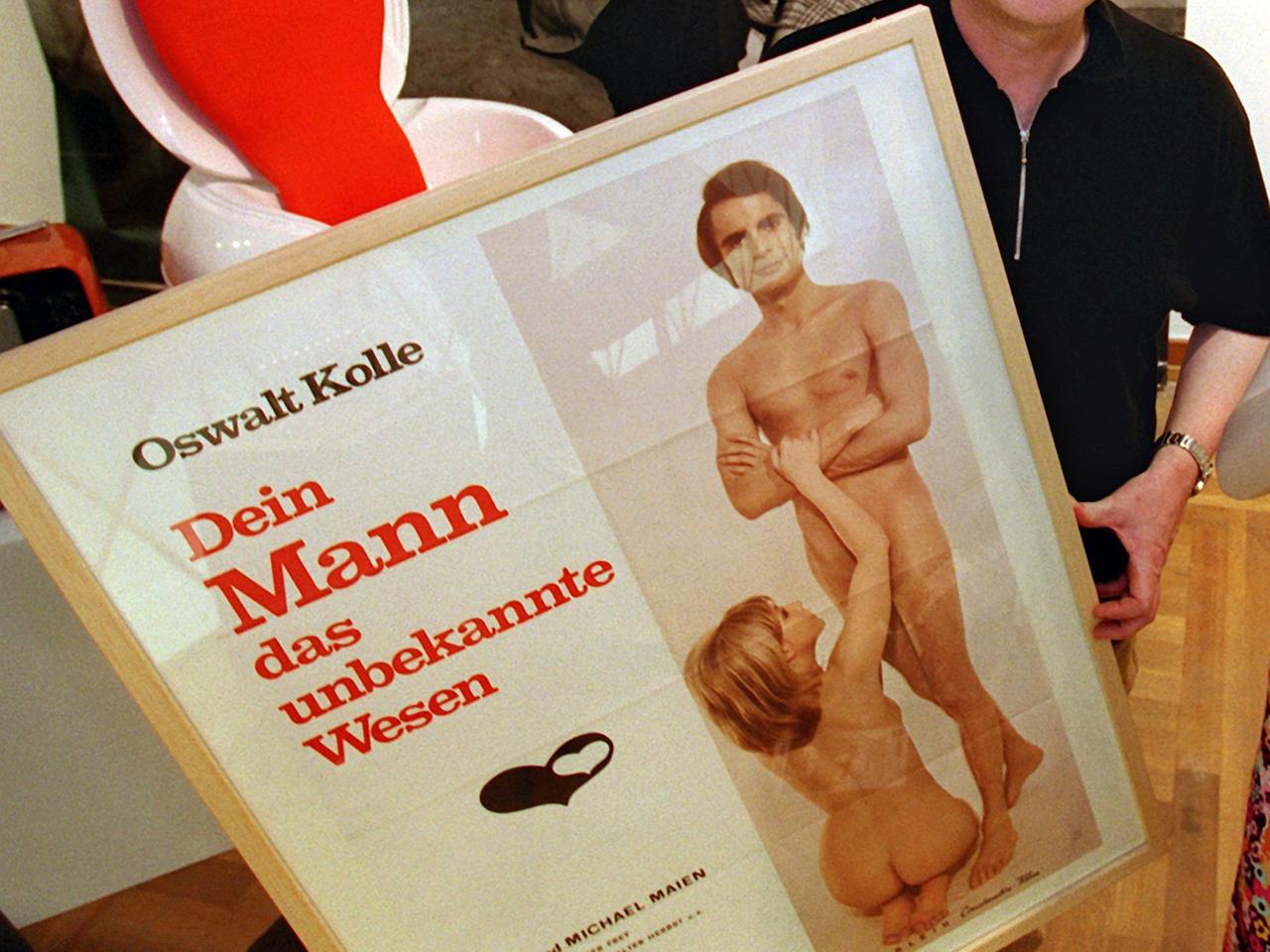 Bild aus der Ausstellung "1968 - Design und Alltagskultur zwischen Konsum und Konflikt". Im Vordergrund das Plakat zu einem Aufklärungsfilm von Oswalt Kolle. Bild aus der Ausstellung "1968 - Design und Alltagskultur zwischen Konsum und Konflikt". Im Vordergrund das Plakat zu einem Aufklärungsfilm von Oswalt Kolle.