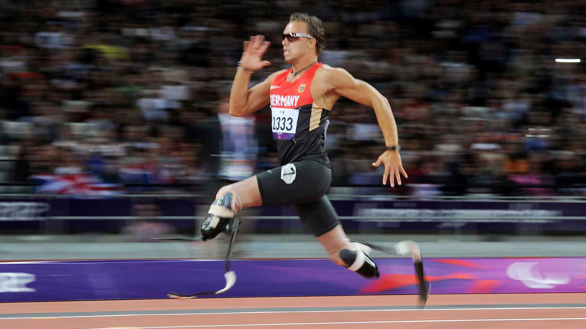 David Behre beim 200-Meter-Lauf während der Paralympics in London. David Behre beim 200-Meter-Lauf während der Paralympics in London.
