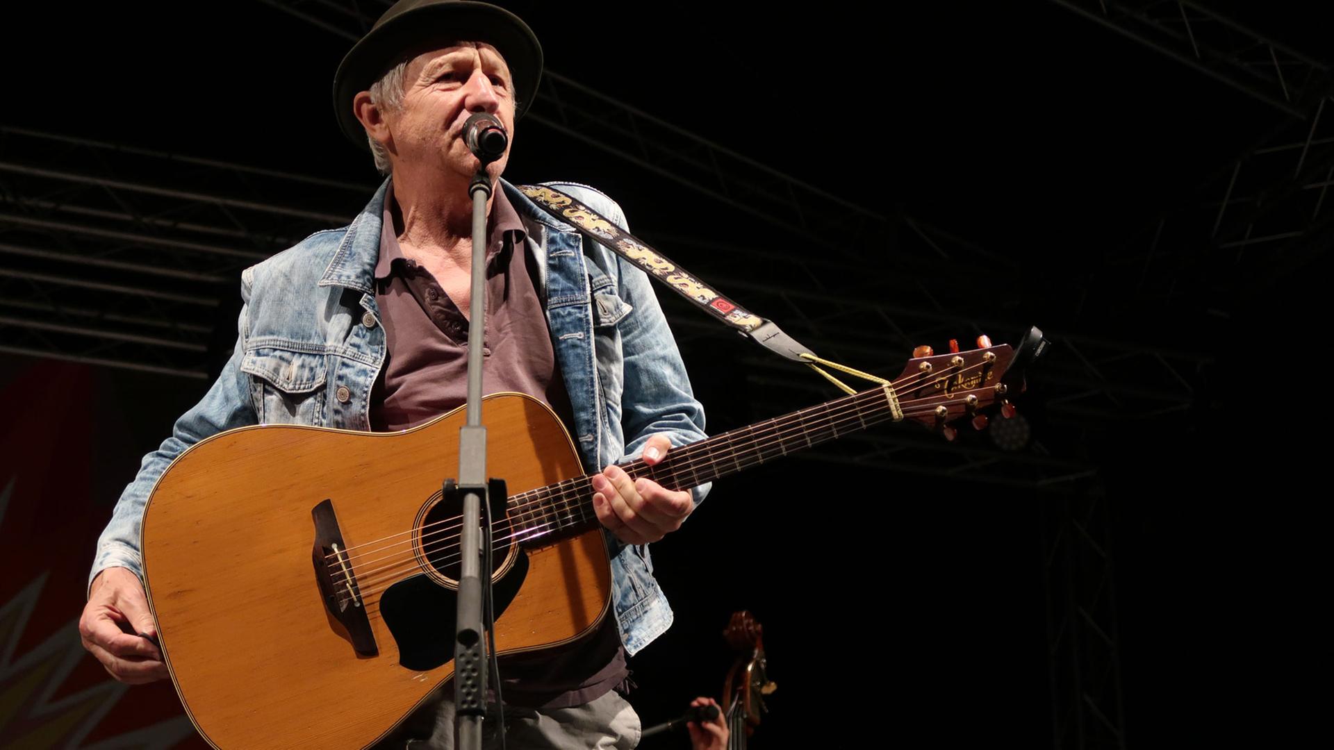 Der Kabarettist Georg Ringsgwandl beim Rudolstadt-Festival 2017 Der Kabarettist Georg Ringsgwandl beim Rudolstadt-Festival 2017