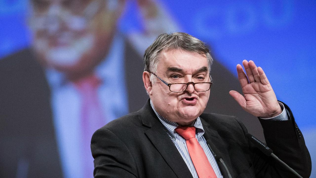 Herbert Reul, Vorsitzender der CDU/CSU-Gruppe im Europäischen Parlament. Herbert Reul, Vorsitzender der CDU/CSU-Gruppe im Europäischen Parlament.