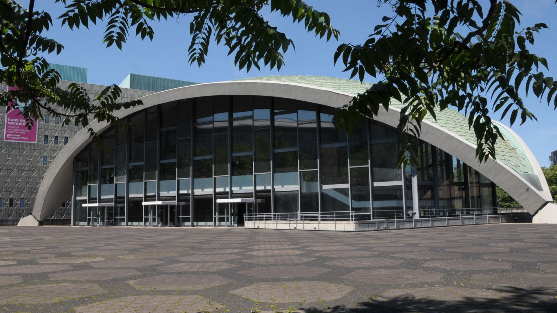 Das Opernhaus (vorn), dahinter das Theater auf dem Platz der Alten Synagoge in Dortmund. Das Opernhaus (vorn), dahinter das Theater auf dem Platz der Alten Synagoge in Dortmund.
