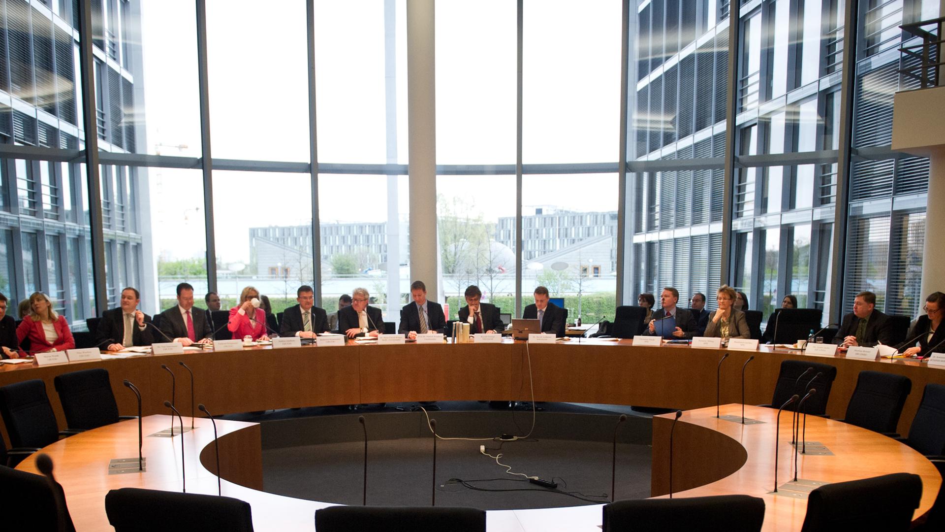 Der NSA-Untersuchungsausschuss trifft sich zur zweiten Sitzung des NSA-Untersuchungsausschuss in Berlin.
