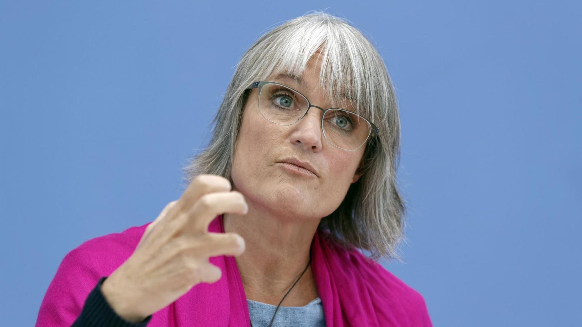 Die Geschäftsführerin von Innocence in Danger, Julia von Weiler. Die Geschäftsführerin von Innocence in Danger, Julia von Weiler.