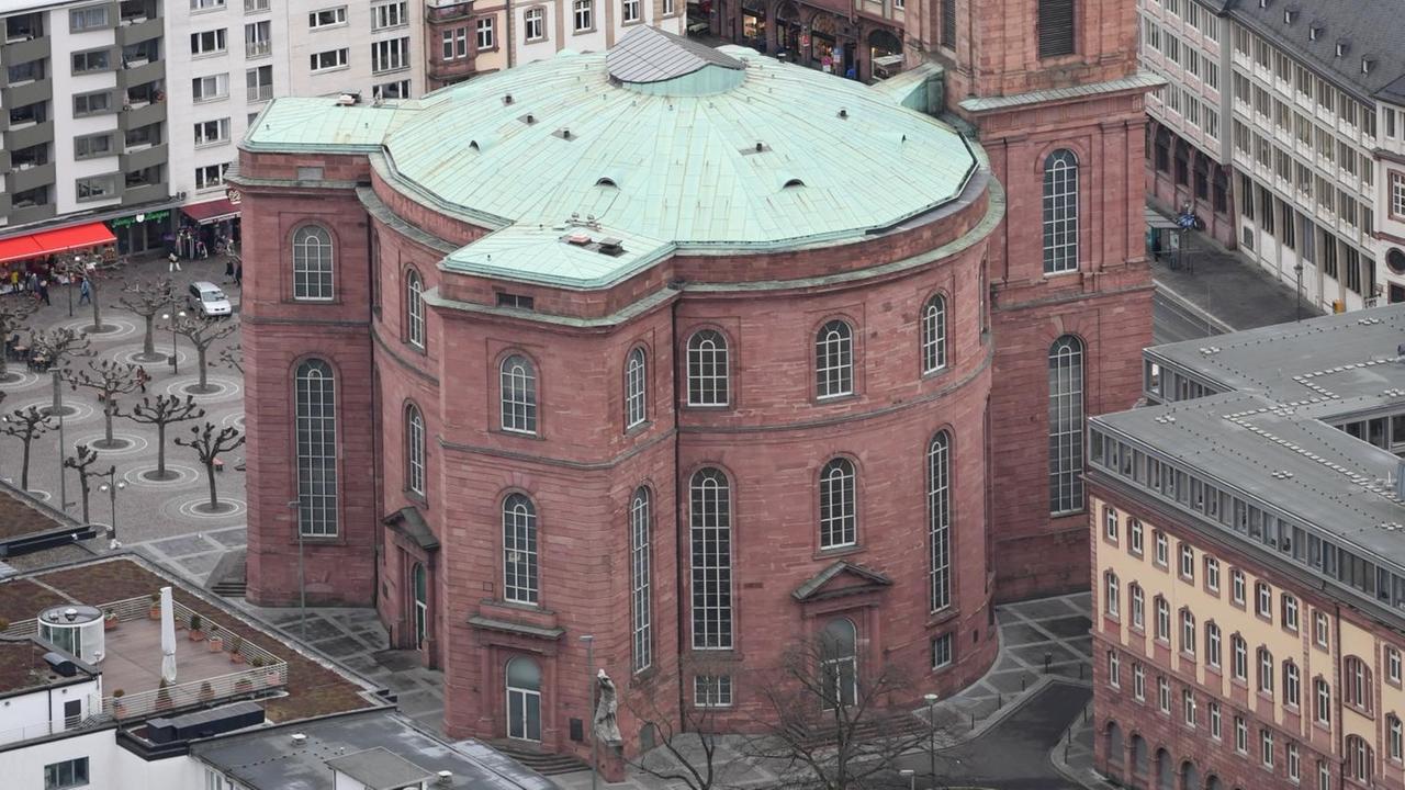 Die Paulskirche in Frankfurt am Main (Hessen), aufgenommen am 22.02.2017 vom Maintower aus Die Paulskirche in Frankfurt am Main (Hessen), aufgenommen am 22.02.2017 vom Maintower aus