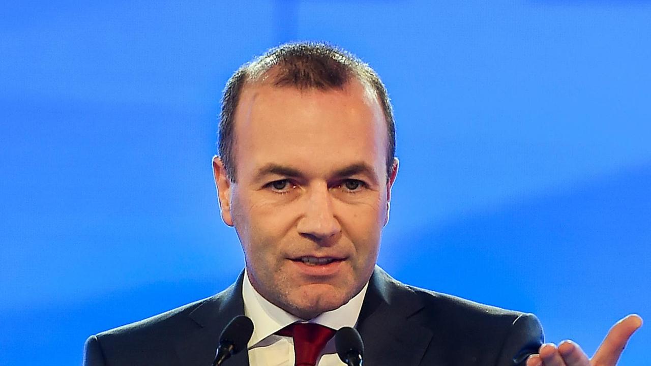 23.04.2019, Griechenland, Athen: Manfred Weber, Spitzenkandidat der Europäischen Volkspartei EVP, hält in der Zappionshalle eine Rede. Weber beginnt in Athen seinen Wahlkampf mit der Vorstellung seines Wahlprogramms. Gastgeber der Veranstaltung ist die konservative griechische Partei Nea Dimokratia. Foto: Angelos Tzortzinis/dpa | Verwendung weltweit 23.04.2019, Griechenland, Athen: Manfred Weber, Spitzenkandidat der Europäischen Volkspartei EVP, hält in der Zappionshalle eine Rede. Weber beginnt in Athen seinen Wahlkampf mit der Vorstellung seines Wahlprogramms. Gastgeber der Veranstaltung ist die konservative griechische Partei Nea Dimokratia. Foto: Angelos Tzortzinis/dpa | Verwendung weltweit
