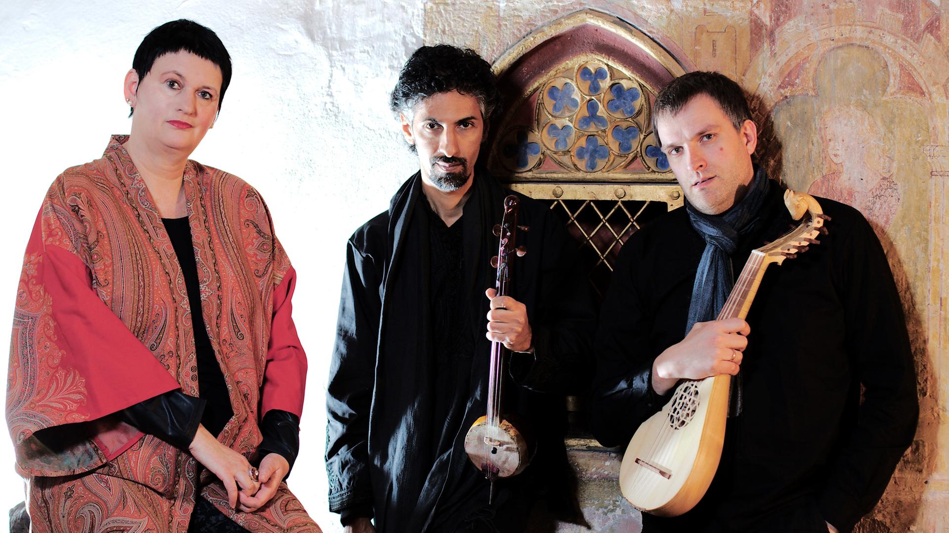 Die Musikgruppe "Sanstierce": Maria Jonas, Bassem Hawar, Dominik Schneider (v.l.n.r.) Die Musikgruppe "Sanstierce": Maria Jonas, Bassem Hawar, Dominik Schneider (v.l.n.r.)